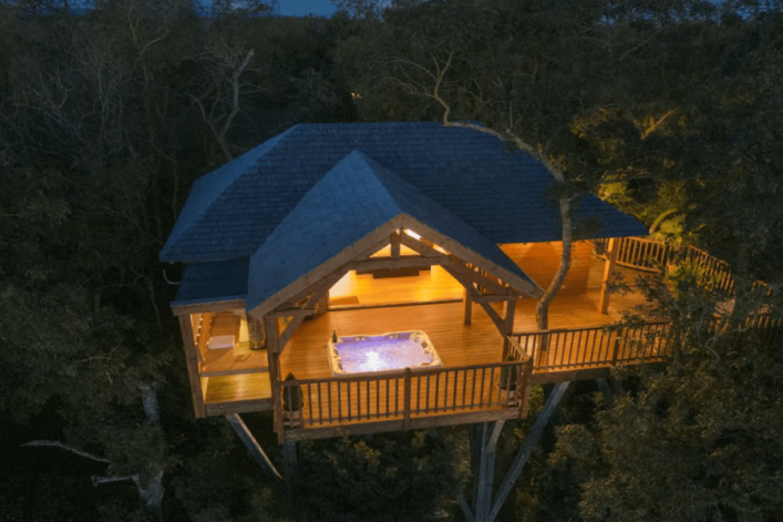 HG-Airbnb_Baumhaus-Frankreich-Luxusbaumhaus-1