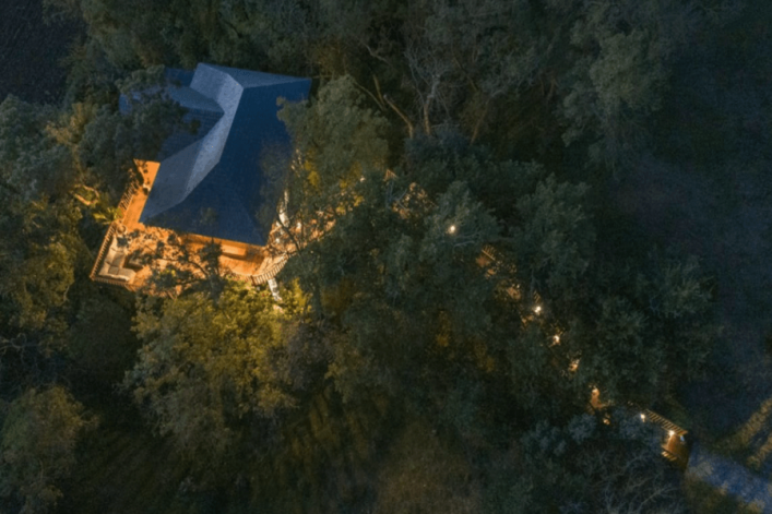 HG-Airbnb_Baumhaus-Frankreich-Luxusbaumhaus3-1