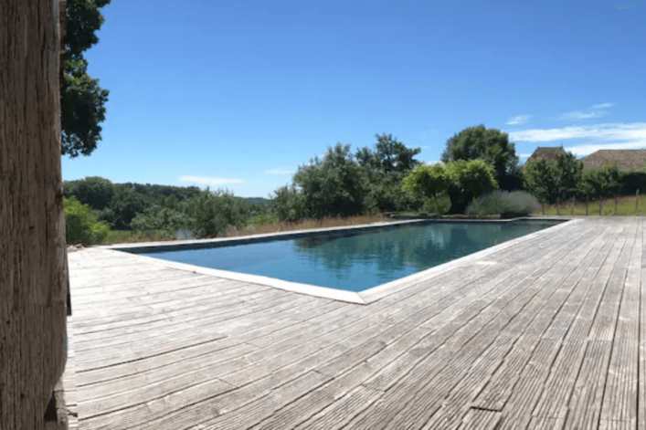 HG-Airbnb_Baumhaus-Frankreich-Pool2-1