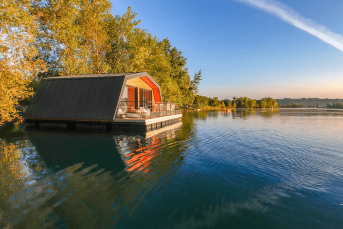 HG-Airbnb_Baumhaus-Frankreich-Wasser3-1