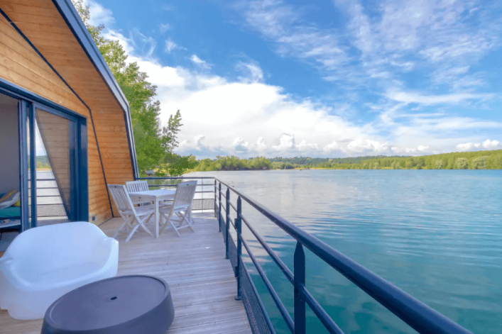 HG-Airbnb_Baumhaus-Frankreich-Wasser4-1