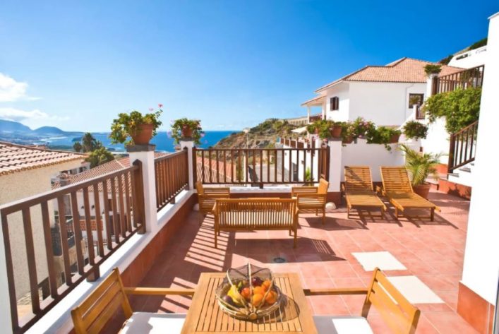 HG-Airbnb_Ocean-volcano-views-Apartment