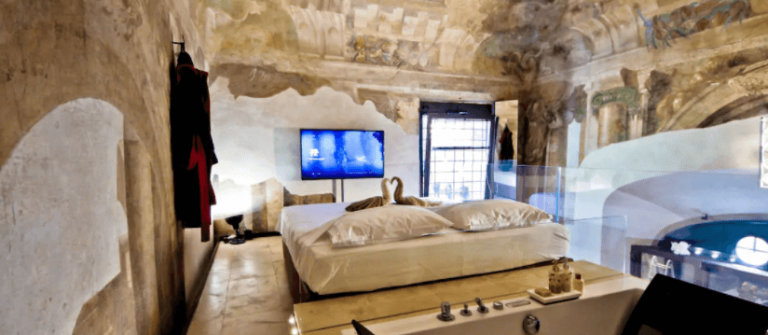 HG-Airbnb-Florenz-Fresko-Whirlpool-1