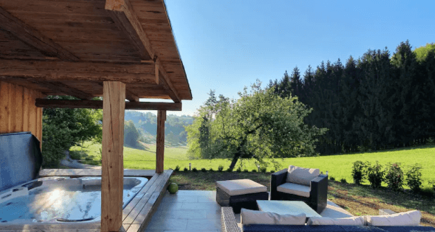 HG-Airbnb-Trauesdorfberg-Steiermark-Whirlpool-1