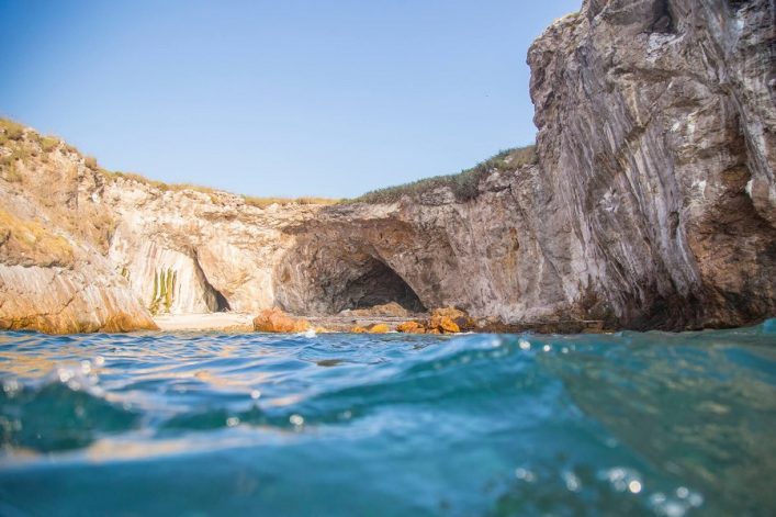 panoramic-view-of-the-formation-of-caves-within-the-Marietas-Islands-shutterstock_1038476542