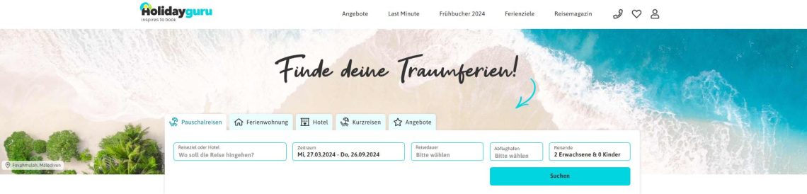 Luftaufnahme eines tropischen Strandes als Hintergrund, darüber