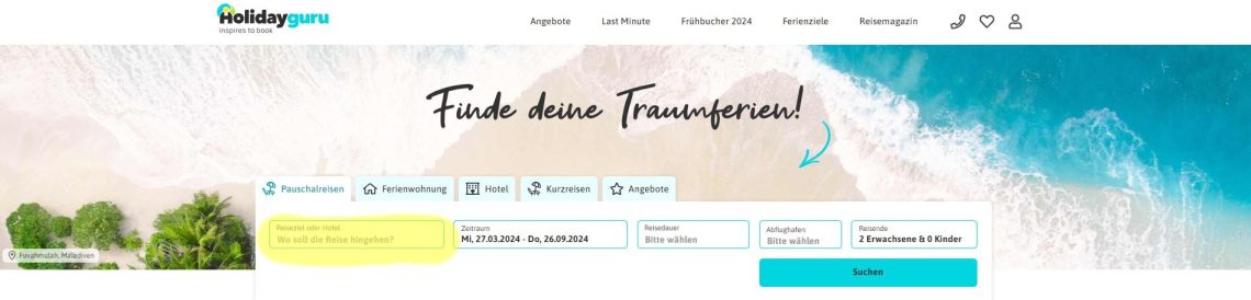 Tropisches Strandpanorama mit Meeresbrandung und text